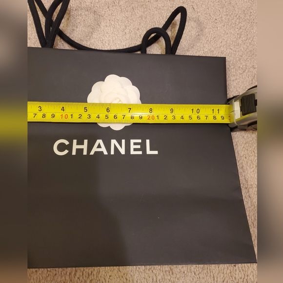 Authentic Chanel gift bag with camellia - Picture 3 of 4